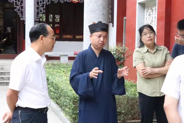 邵阳市人大副主任赵为济一行视察玉清宫调研宗教工作
