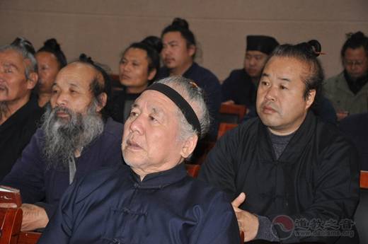 河南省道协组织中岳庙全体道众观看十九大开幕式
