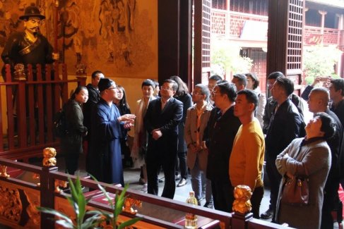 上海市青联民宗界别走进上海城隍庙