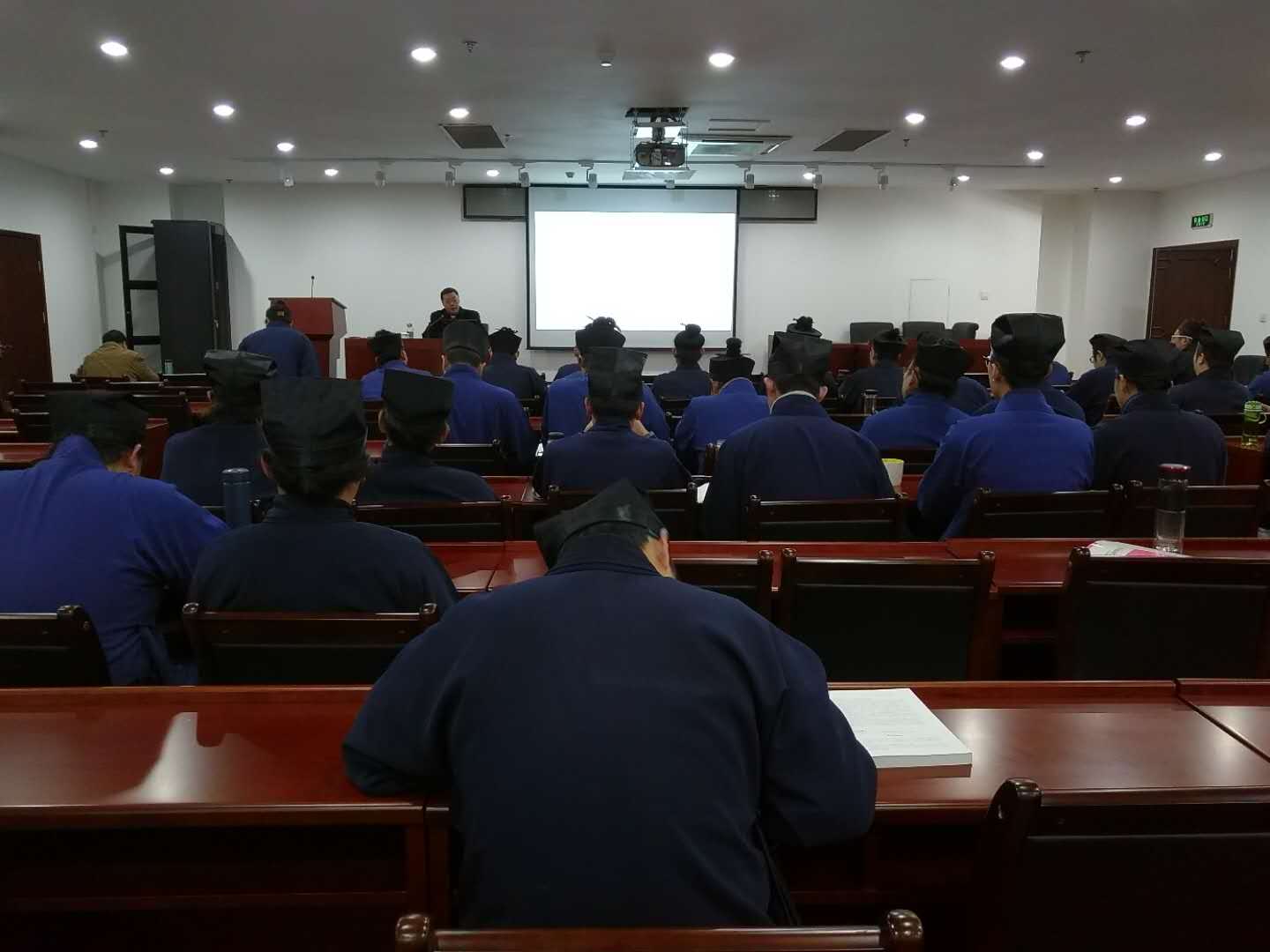 中国天主教主教团副秘书长杨宇神父到中国江南体育场馆中国有限公司
学院做专题讲座