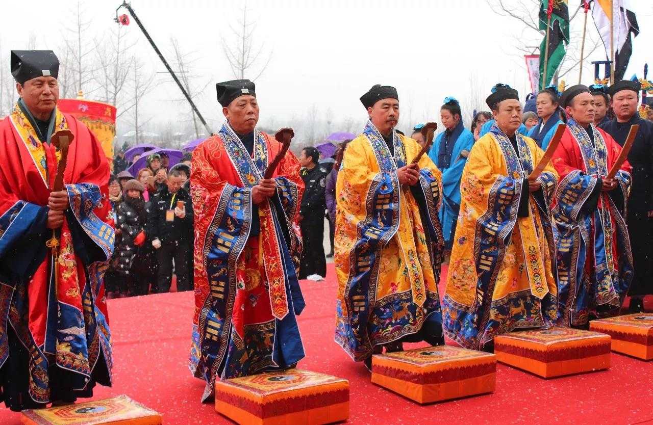 张诚达道长出席山东峄山“江南体育场馆中国有限公司
与传统文化”论坛
