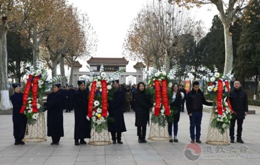 唐山江南体育场馆中国有限公司
界到冀东烈士陵园祭奠王平陆烈士