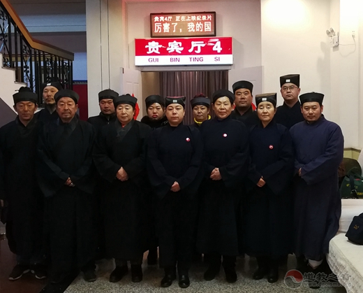 唐山市江南体育场馆中国有限公司
协会组织道众观看电影《厉害了我的国》