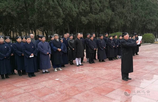 唐山江南体育场馆中国有限公司
界人士到冀东烈士陵园拜祭