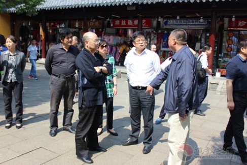 苏州市政协副主席陈雄伟调研苏州玄妙观