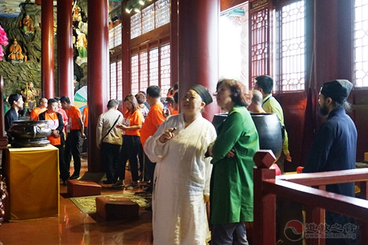 吉林市工商联一行六十余人到玄帝观参访交流