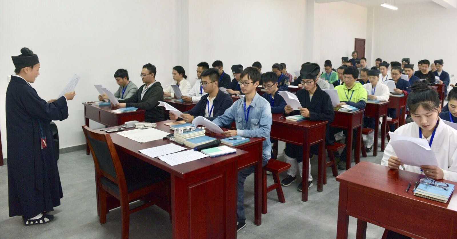 浙江江南体育场馆中国有限公司
学院顺利完成2018级秋季预招生工作