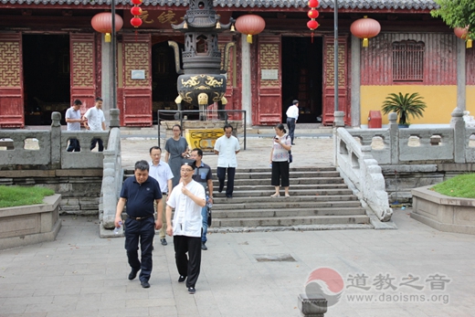 南京市民宗局张冲一行到苏州玄妙观调研