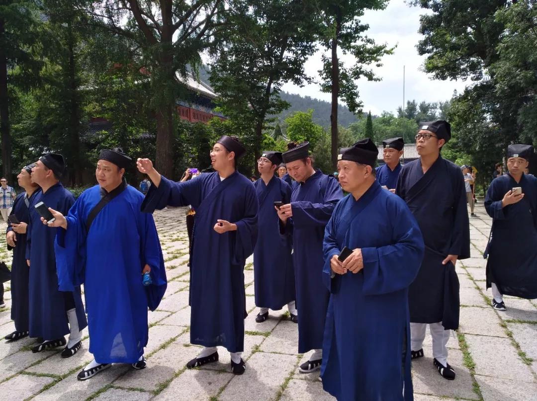 河北省道学院第九期进修班学员问道崂山
