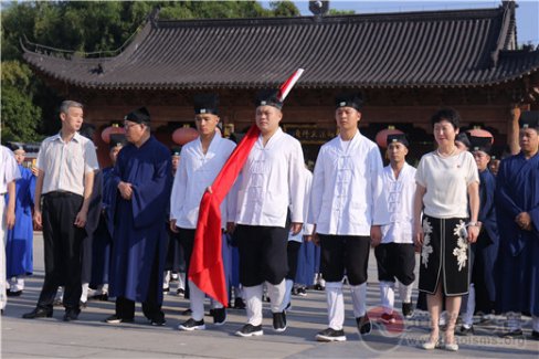 龙虎山嗣汉天师府隆重举行升国旗仪式