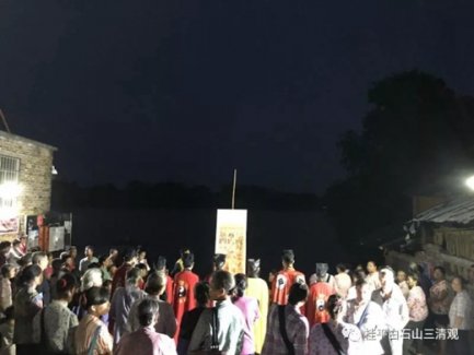 广西桂平市白石山三清观举行2018中元节放河灯活动
