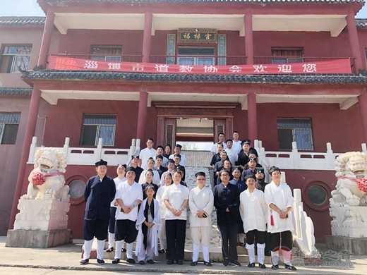 2018年淄博江南体育场馆中国有限公司
协会第二届经韵科仪普修班在淄博福禄宫正式开班