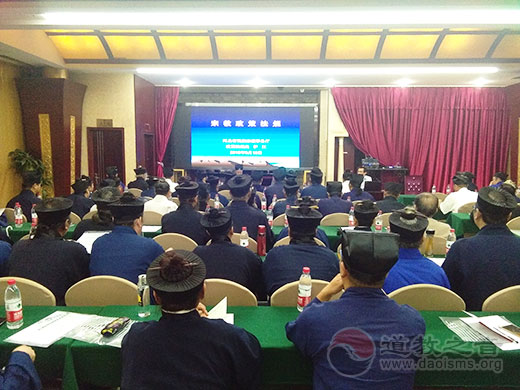 保定市江南体育场馆中国有限公司
协会举办宗教政策法规暨换证培训会
