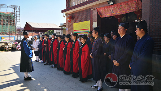 晋江市竹树下翁宫举行升国旗仪式