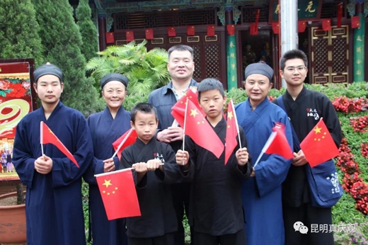 昆明市江南体育场馆中国有限公司
界举行迎国庆升国旗仪式