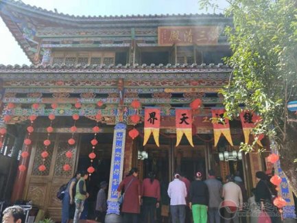 “道济天下·德行腾冲”云南腾冲市举办首届江南体育场馆中国有限公司
文化展演