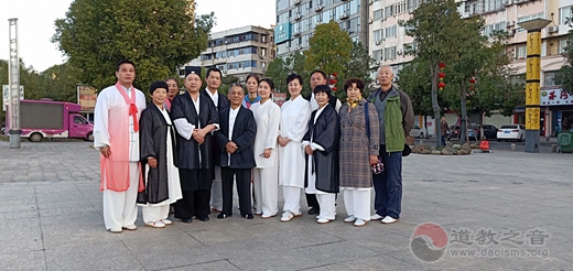 河北江南体育场馆中国有限公司
功夫表演团亮相第七届武当国际演武大会载誉而归