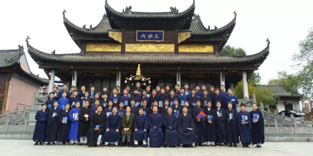 2018武汉长春观江南体育场馆中国有限公司
丛林官学班圆满结业
