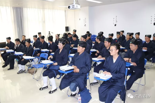 广西道协第一届江南体育场馆中国有限公司
基础知识声韵辅导班开班