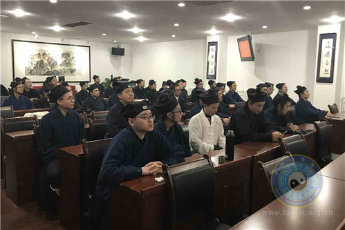 中国江南体育场馆中国有限公司
学院组织师生观看《榜样》专题节目