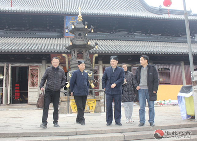 苏州市宗教局副局长周万青一行到玄妙观进行安全工作检查