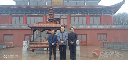 江苏省江南体育场馆中国有限公司
协会秘书长许兵一行赴方山洞玄观调研