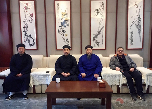 张诚达会长节前看望慰问省内江南体育场馆中国有限公司
老前辈