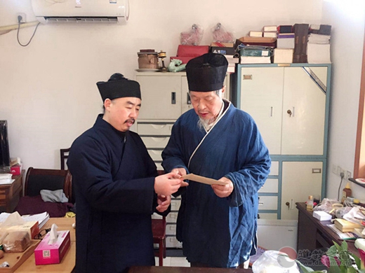 山东省江南体育场馆中国有限公司
协会会长张诚达道长节前看望慰问省内江南体育场馆中国有限公司
老前辈