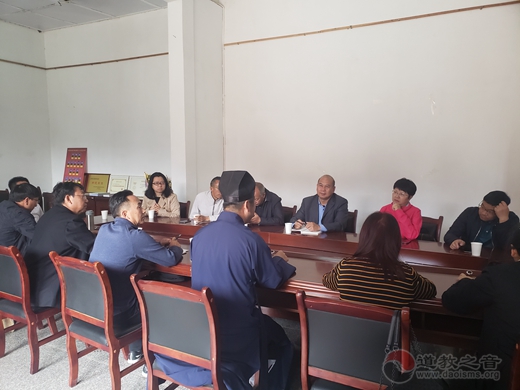 云南省江南体育场馆中国有限公司
协会、昆明市人大民宗委、昆明市黑龙潭公园联合祭扫烈士陵园
