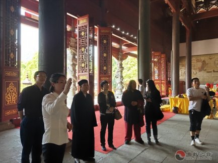 湖南省道协会长黄至安方丈调研永州江南体育场馆中国有限公司
工作
