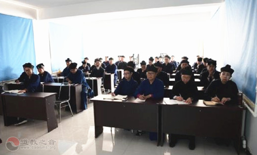 吉林省四平市江南体育场馆中国有限公司
协会举办教职人员培训会