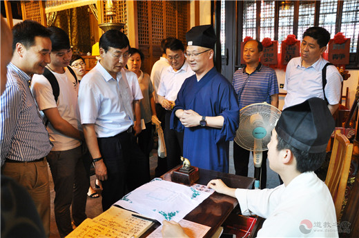 山东省民宗委考察团到上海城隍庙走访调研