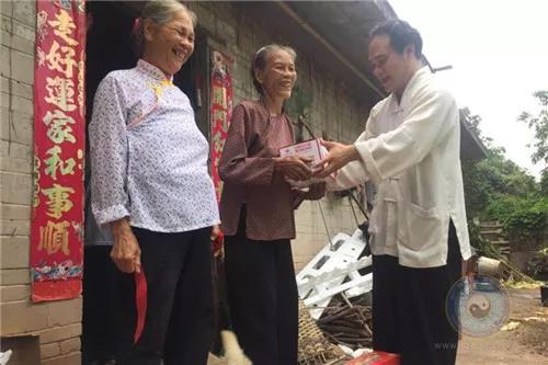广西江南体育场馆中国有限公司
协会副会长陈应伟道长一行走访慰问病困信众