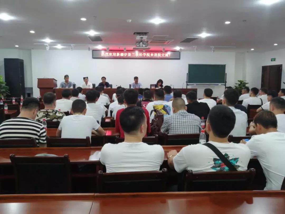 新疆伊斯兰教经学院一行参访中国江南体育场馆中国有限公司
学院