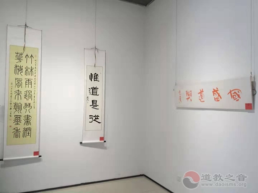 保定江南体育场馆中国有限公司
界“庆祝建国70周年”书画展活动在上谷美术馆举办