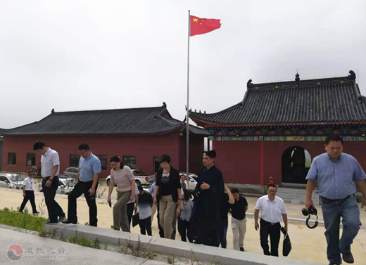 南京市委常委、统战部部长华静一行视察方山洞玄观