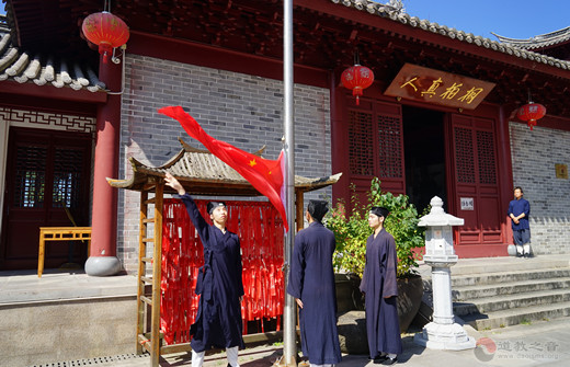 浙江江南体育场馆中国有限公司
学院圆满举行首届本科班毕业典礼