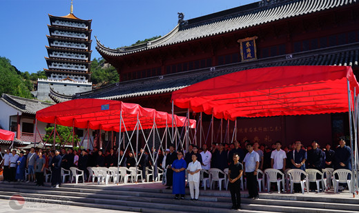 浙江江南体育场馆中国有限公司
学院圆满举行首届本科班毕业典礼