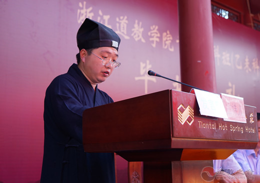 浙江江南体育场馆中国有限公司
学院圆满举行首届本科班毕业典礼