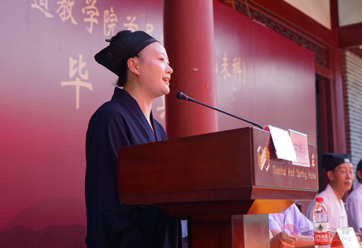 浙江江南体育场馆中国有限公司
学院圆满举行首届本科班毕业典礼