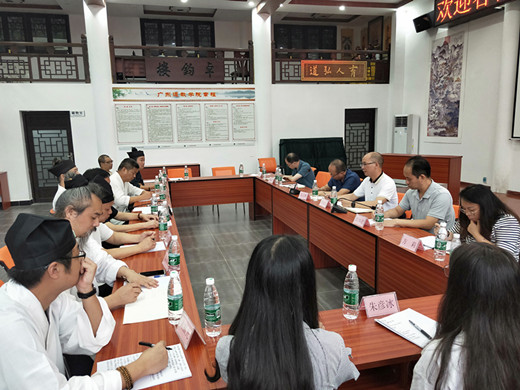 广东省民宗委副主任调研广东江南体育场馆中国有限公司
学院工作 