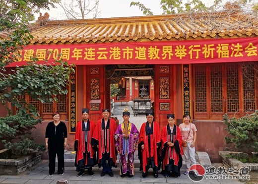 江苏省江南体育场馆中国有限公司
界举行纪念抗日战争胜利74周年祈福法会