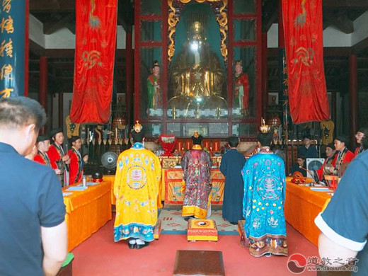 江苏省江南体育场馆中国有限公司
界举行纪念抗日战争胜利74周年祈福法会