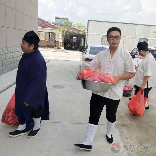 德清昌福宫道众中秋节前走访慰问烈士家属及大德居士