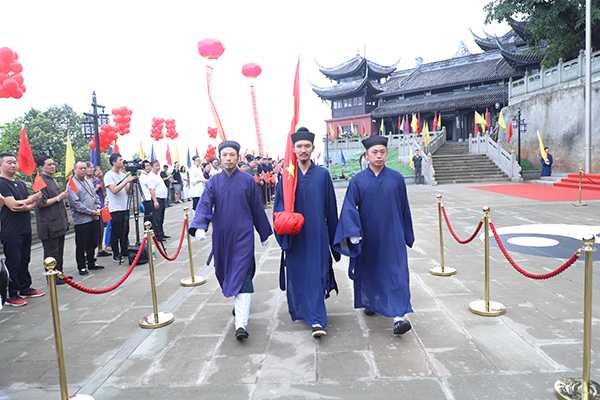 重庆市江南体育场馆中国有限公司
界举行升国旗仪式暨庆祝新中国成立70周年系列活动开幕式