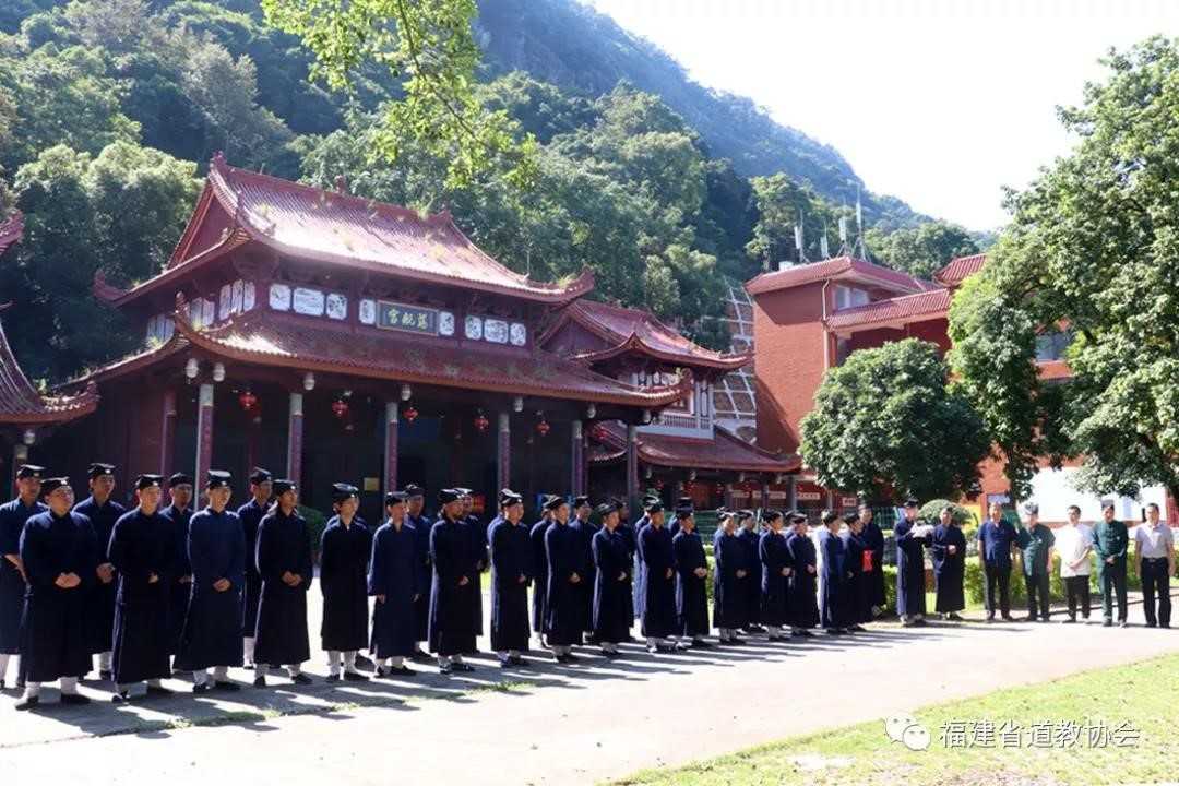 海峡江南体育场馆中国有限公司
学院2019年秋季开学典礼举行