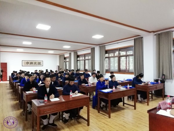 华山道协、陕西江南体育场馆中国有限公司
学院举办庆祝新中国成立70周年暨爱国爱教培训班
