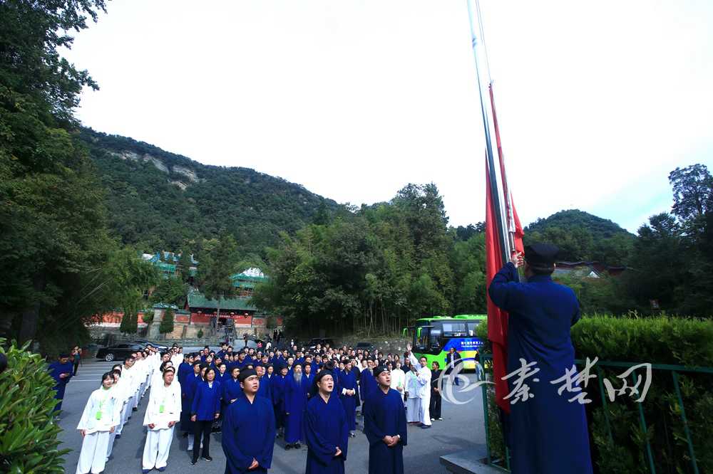 武当山江南体育场馆中国有限公司
协会举行升国旗仪式庆祝新中国成立70周年