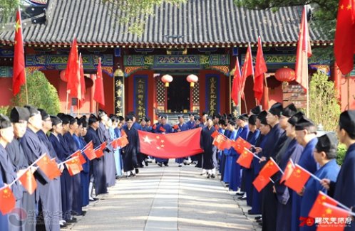 龙虎山江南体育场馆中国有限公司
协会隆重庆祝中华人民共和国成立70周年
