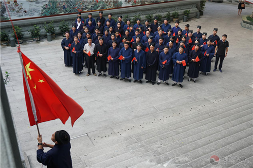 广州市江南体育场馆中国有限公司
界举行庆祝新中国成立70周年升国旗仪式和祈福活动